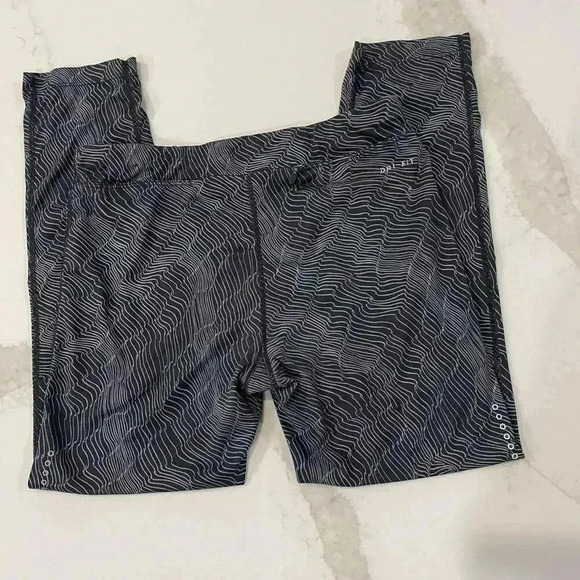 Nike Essential Running Tight Crop Length Legging Womens Small 799814 010 Dri-Fit - Picture 7 of 9